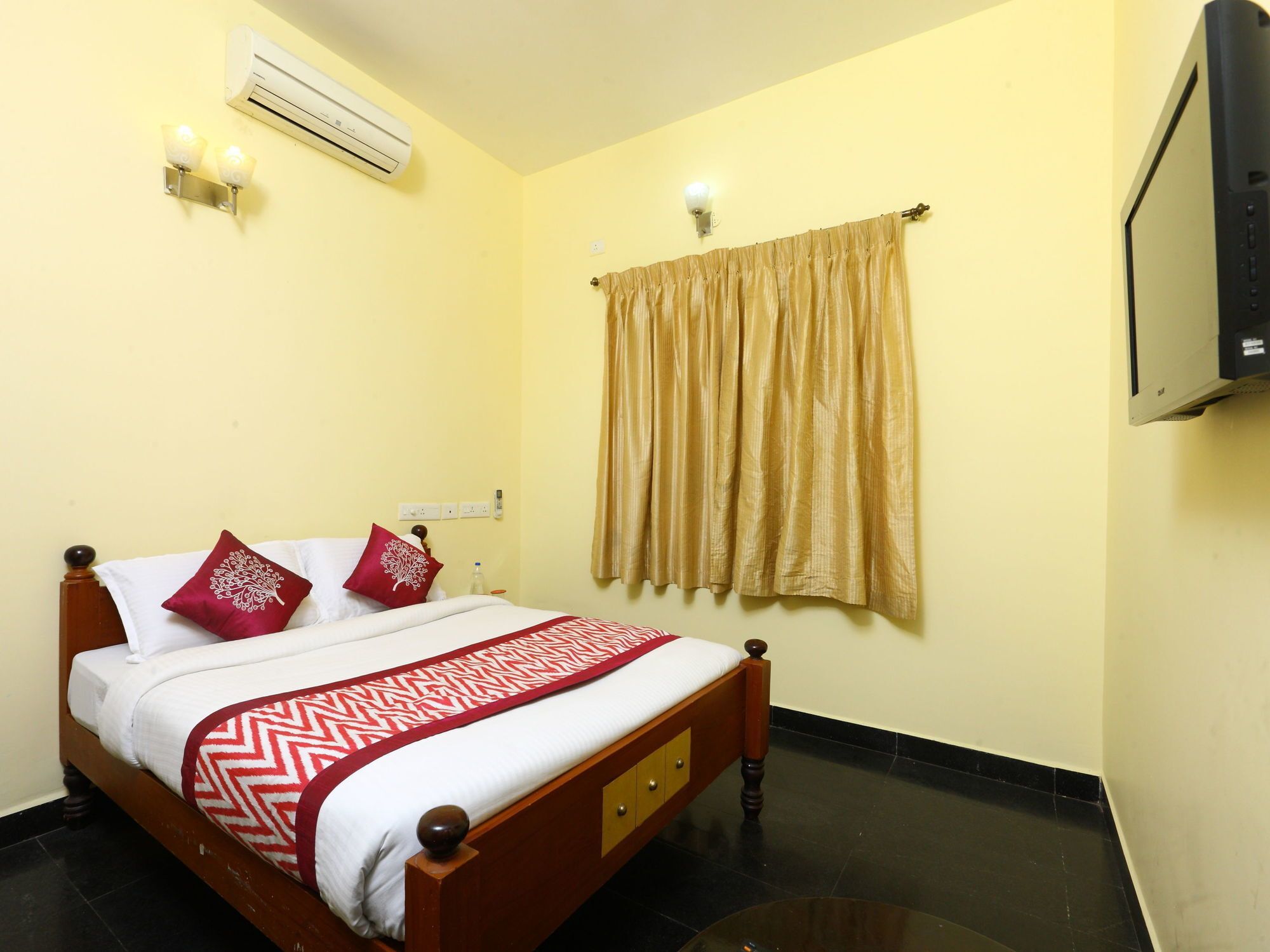 Oyo 10630 Hotel Nano Turf Madurai Bagian luar foto
