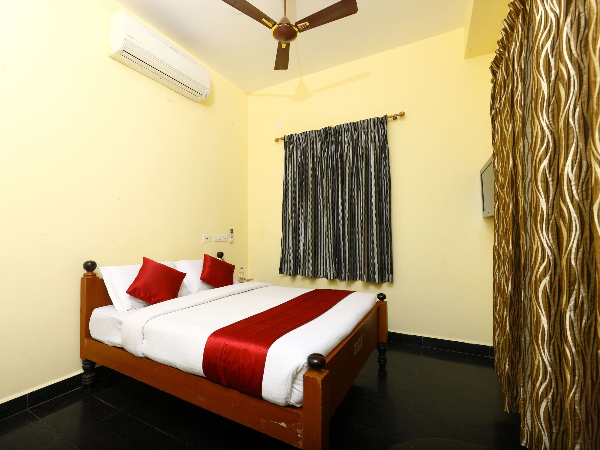 Oyo 10630 Hotel Nano Turf Madurai Bagian luar foto